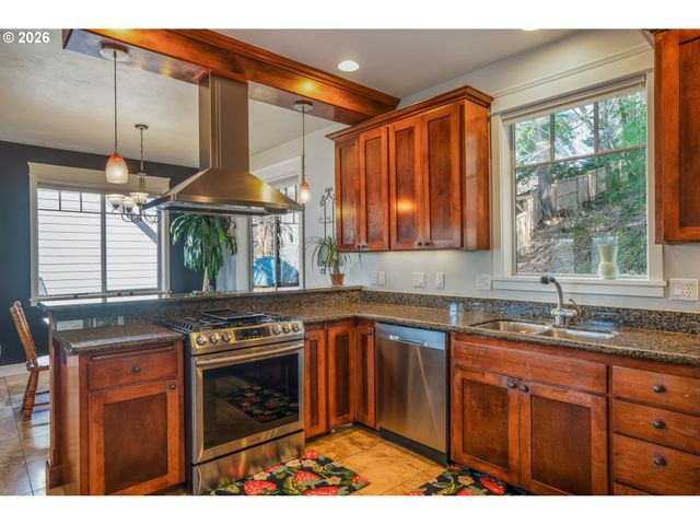 741 S 47TH St, Springfield, OR 97478