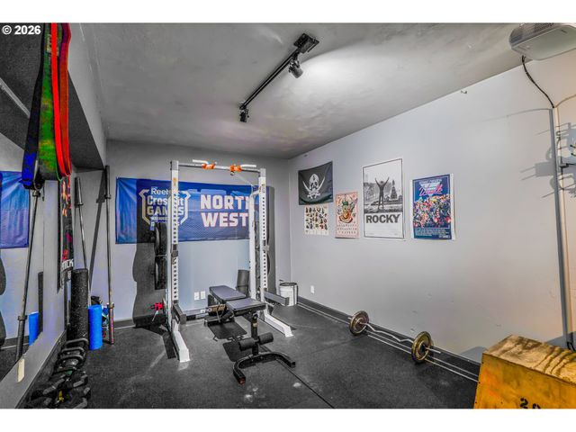 741 S 47TH St, Springfield, OR 97478