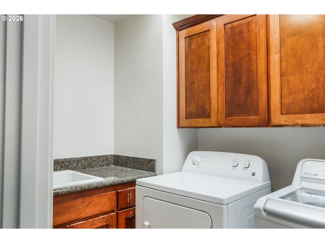 741 S 47TH St, Springfield, OR 97478