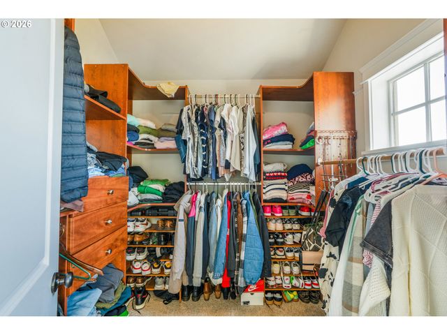 741 S 47TH St, Springfield, OR 97478