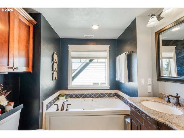 741 S 47TH St, Springfield, OR 97478