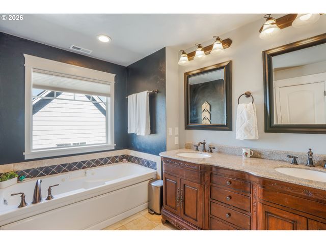 741 S 47TH St, Springfield, OR 97478