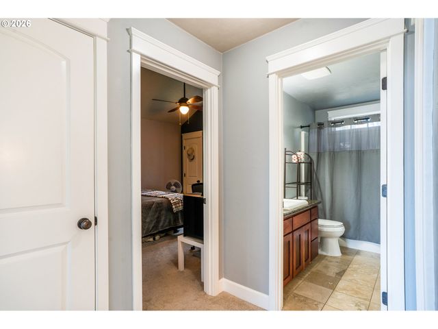 741 S 47TH St, Springfield, OR 97478