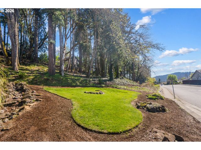 741 S 47TH St, Springfield, OR 97478