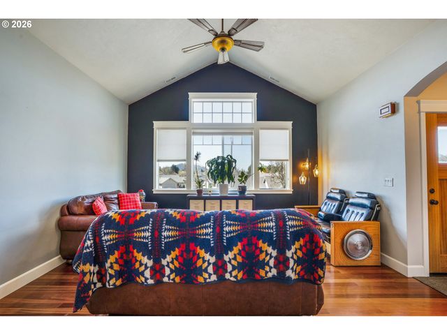 741 S 47TH St, Springfield, OR 97478