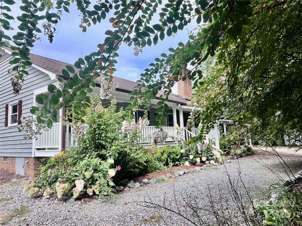 3713 Solen Drive, Harrisburg, NC 28075