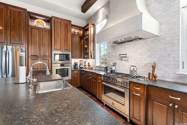 8 DI LUSSO, Boerne, TX 78006