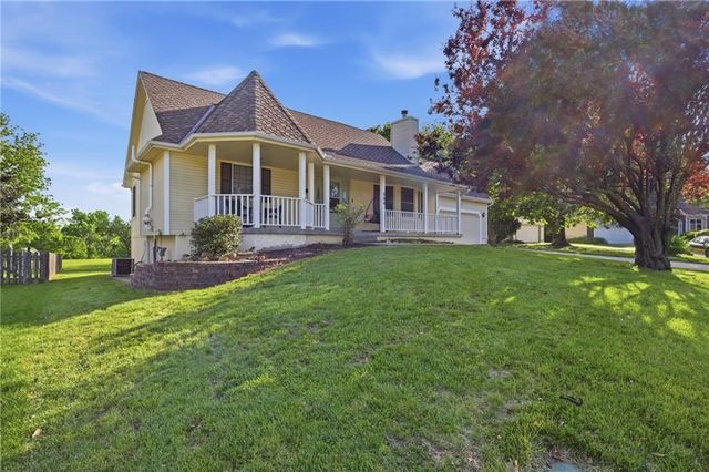 509 NE Olympic Court, Lee's Summit, MO 64064