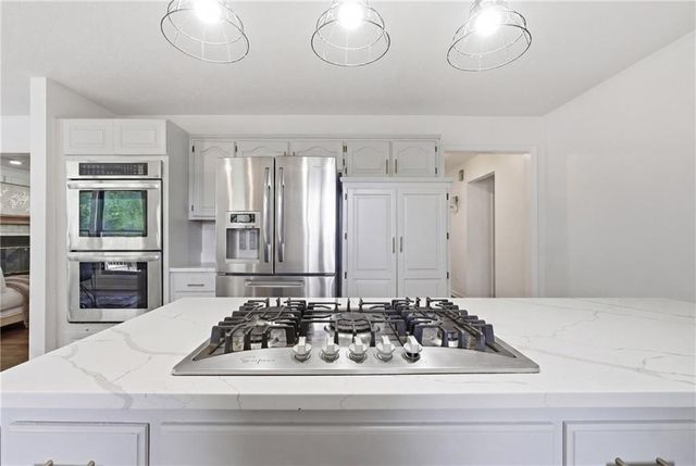 509 NE Olympic Court, Lee's Summit, MO 64064
