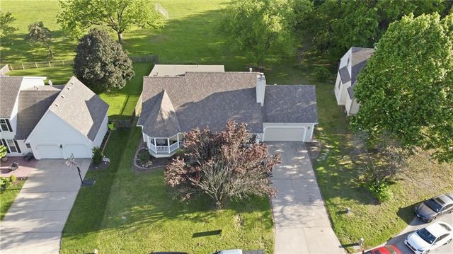 509 NE Olympic Court, Lee's Summit, MO 64064