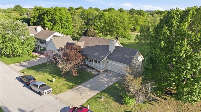 509 NE Olympic Court, Lee's Summit, MO 64064
