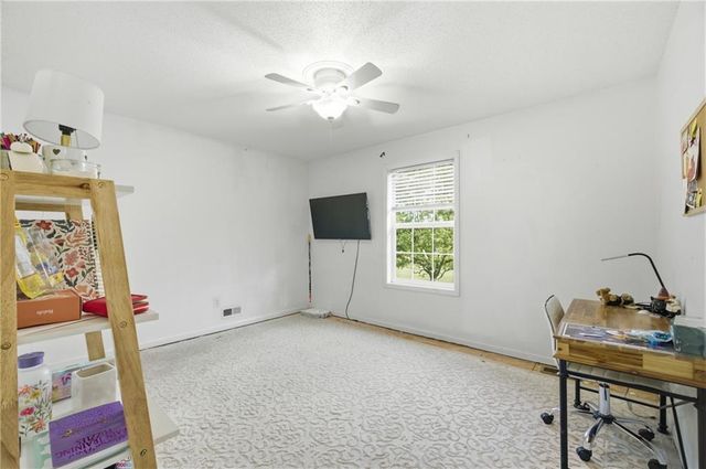 509 NE Olympic Court, Lee's Summit, MO 64064