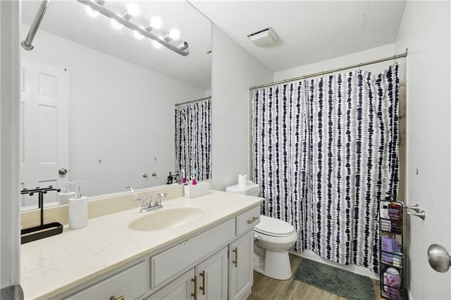 509 NE Olympic Court, Lee's Summit, MO 64064
