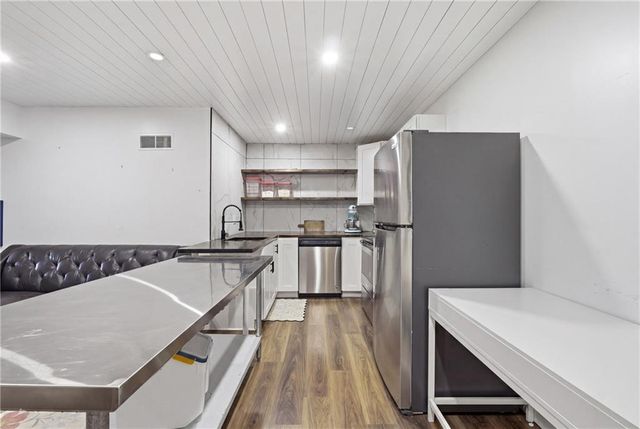 509 NE Olympic Court, Lee's Summit, MO 64064