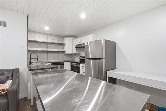 509 NE Olympic Court, Lee's Summit, MO 64064