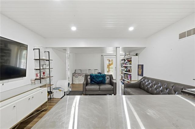 509 NE Olympic Court, Lee's Summit, MO 64064