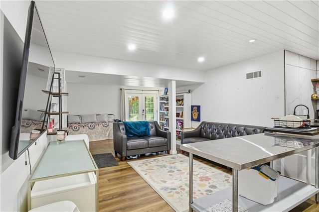 509 NE Olympic Court, Lee's Summit, MO 64064