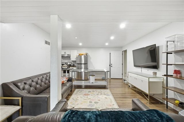509 NE Olympic Court, Lee's Summit, MO 64064
