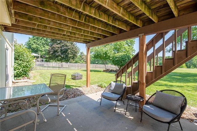 509 NE Olympic Court, Lee's Summit, MO 64064