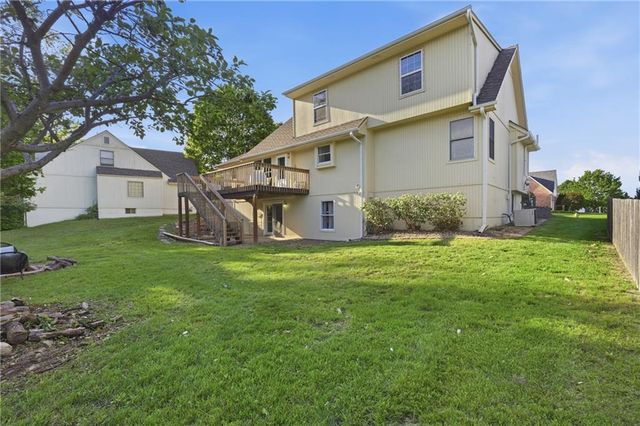 509 NE Olympic Court, Lee's Summit, MO 64064