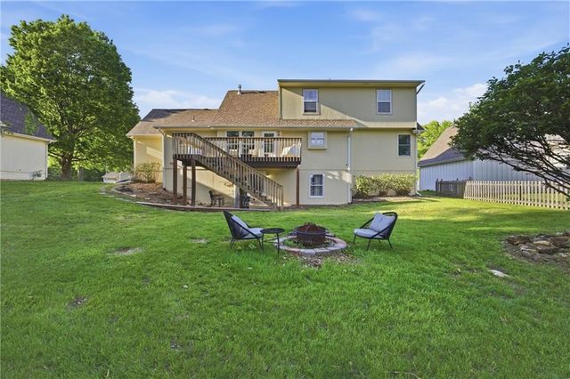 509 NE Olympic Court, Lee's Summit, MO 64064