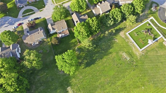 509 NE Olympic Court, Lee's Summit, MO 64064