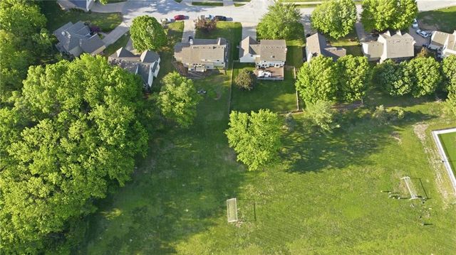 509 NE Olympic Court, Lee's Summit, MO 64064