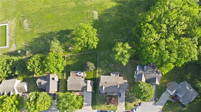 509 NE Olympic Court, Lee's Summit, MO 64064