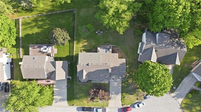 509 NE Olympic Court, Lee's Summit, MO 64064