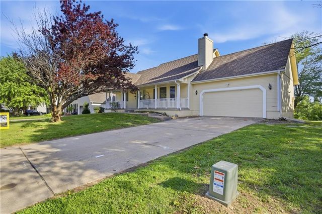 509 NE Olympic Court, Lee's Summit, MO 64064