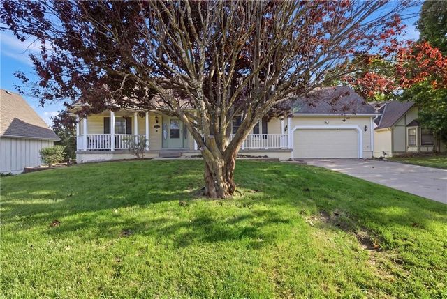509 NE Olympic Court, Lee's Summit, MO 64064