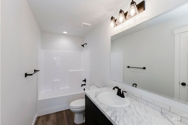 936 N Mirror Creek Way, Meridian, ID 83642