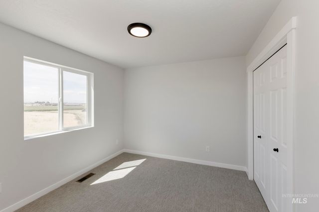 936 N Mirror Creek Way, Meridian, ID 83642