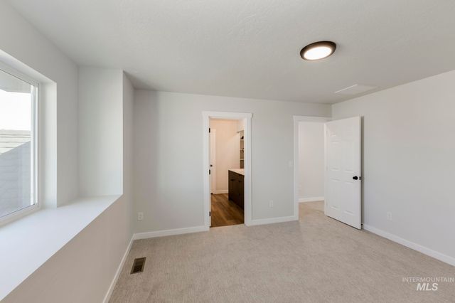 936 N Mirror Creek Way, Meridian, ID 83642