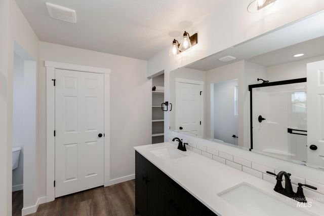 936 N Mirror Creek Way, Meridian, ID 83642