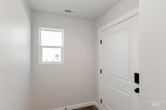 936 N Mirror Creek Way, Meridian, ID 83642