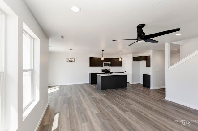 936 N Mirror Creek Way, Meridian, ID 83642