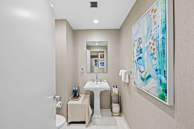 551 N FORT LAUDERDALE BEACH Boulevard R1801, Fort Lauderdale, FL 33304