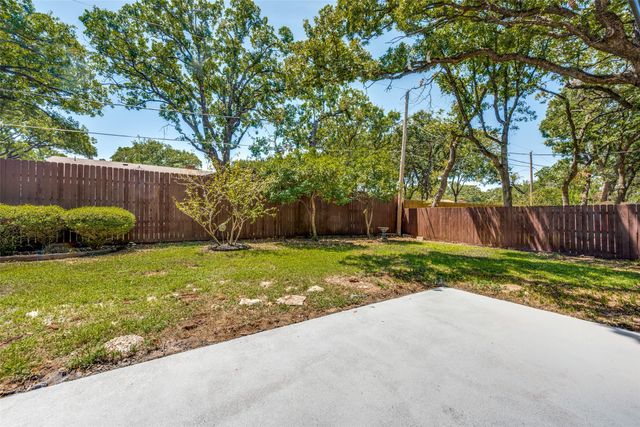 2112 Dartmouth Drive, Arlington, TX 76015