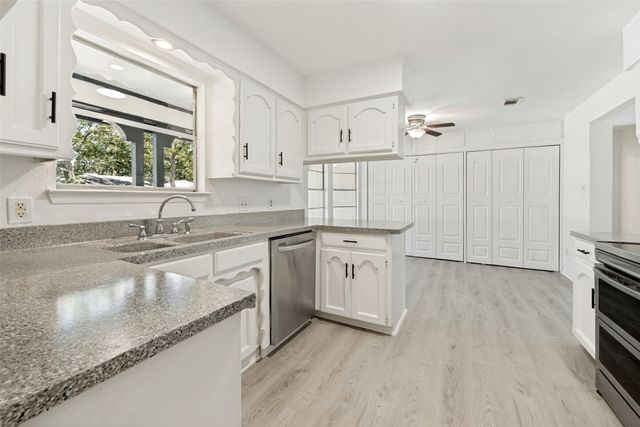 2112 Dartmouth Drive, Arlington, TX 76015
