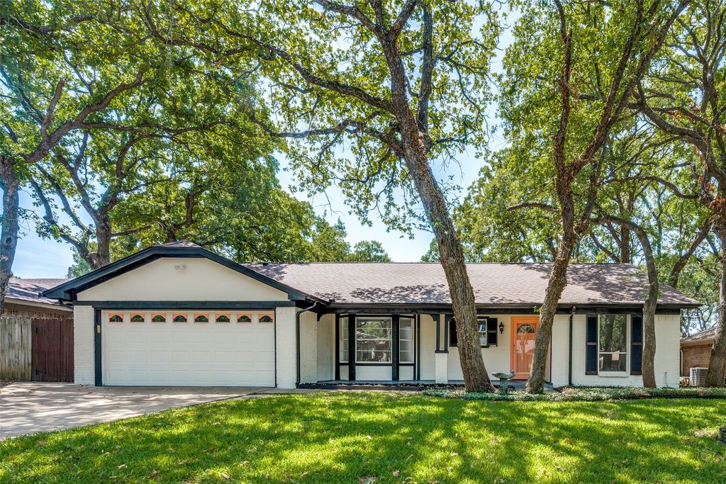 2112 Dartmouth Drive, Arlington, TX 76015