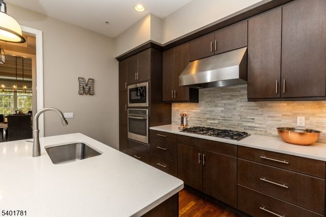 6 Howland Ter, Morris Twp., NJ 07960