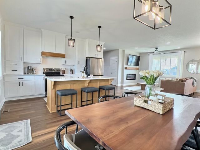 7000 E Pheasant Ridge St, Wichita, KS 67226