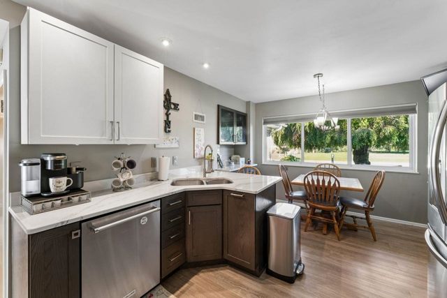 2119 Blackthorn Drive, Burton, MI 48509