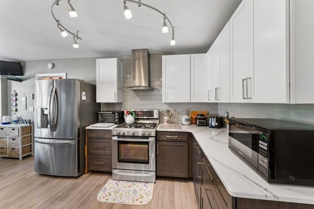 2119 Blackthorn Drive, Burton, MI 48509