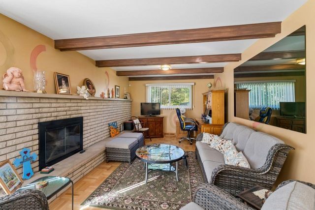2119 Blackthorn Drive, Burton, MI 48509