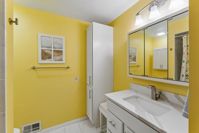 2119 Blackthorn Drive, Burton, MI 48509