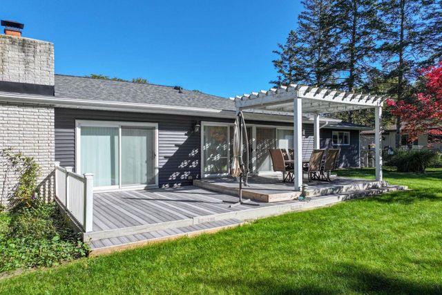 2119 Blackthorn Drive, Burton, MI 48509