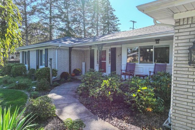 2119 Blackthorn Drive, Burton, MI 48509