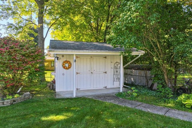 2119 Blackthorn Drive, Burton, MI 48509